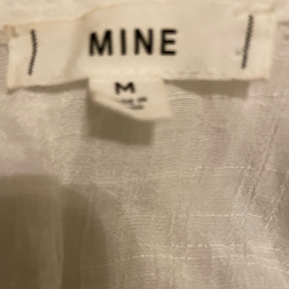 Final sale❗️ Beautiful white top, very comfortable, soft fabric.  Medium. - Picture 4 of 5